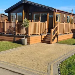  Holiday home Little Gem With Hot Tub United Kingdom